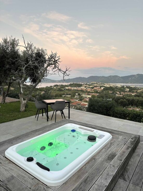 Tramonto su Portoferraio dal giardino del B&B Aethalia