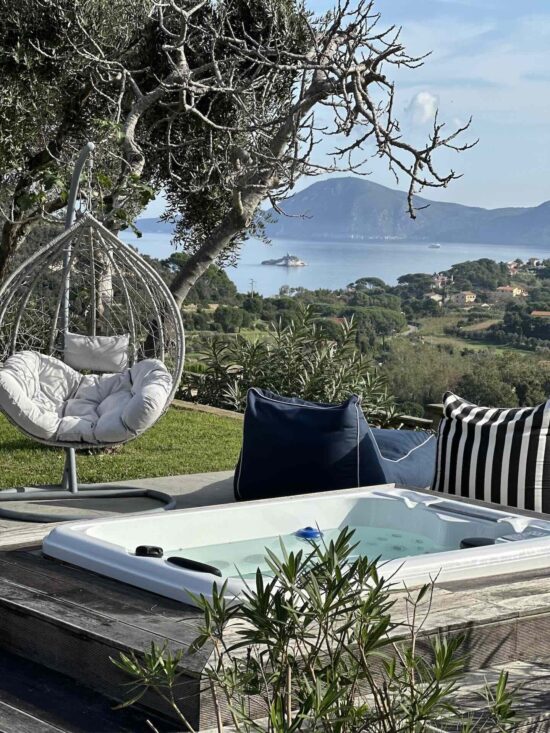 Vista su Portoferraio dal giardino del B&B Aethalia