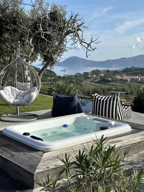 Vista su Portoferraio dal giardino del B&B Aethalia