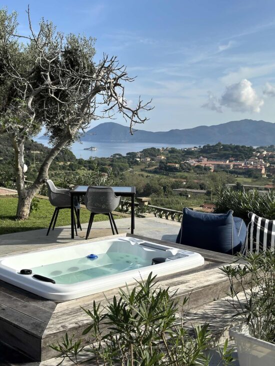 Vista su Portoferraio dal giardino del B&B Aethalia