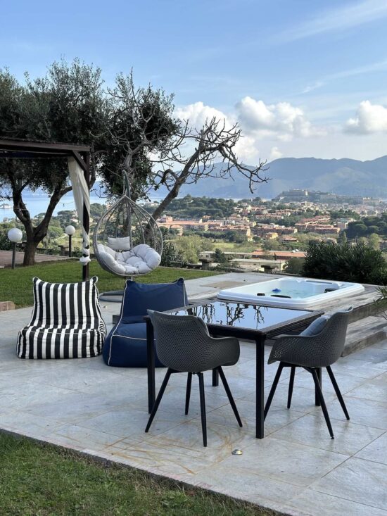Vista su Portoferraio dal giardino del B&B Aethalia