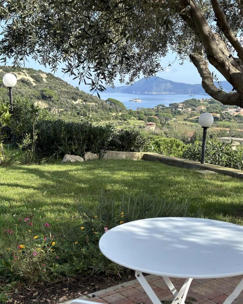 Vista su Portoferraio dal giardino del B&B Aethalia