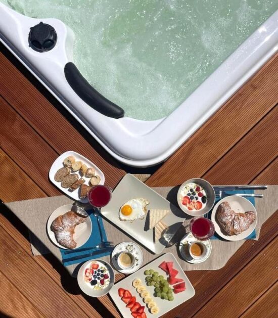 Colazione a bordo vasca